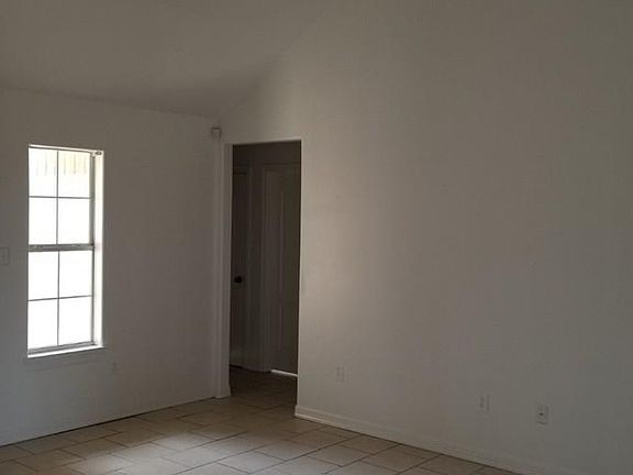 4th image of 3600 Loyola Ave