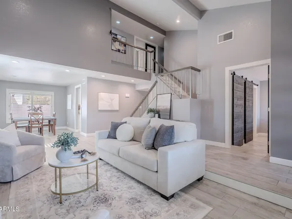 1902 S BROOKS Circle, Mesa, AZ 85202