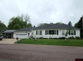 200 10th St S, Saint James, MN 56081