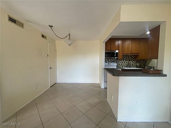 5th image of 2845 Winkler Ave APT 324
