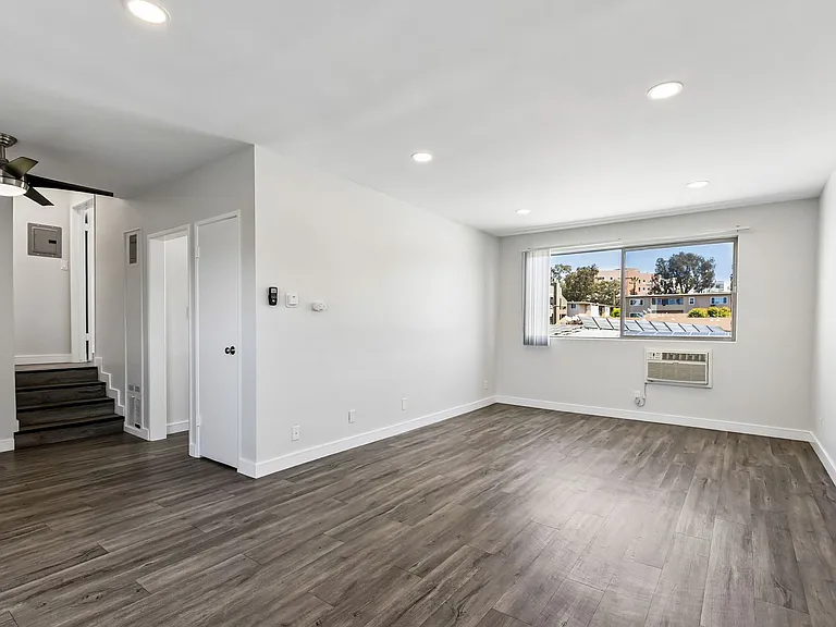 11645 Gorham Ave — Photo 28