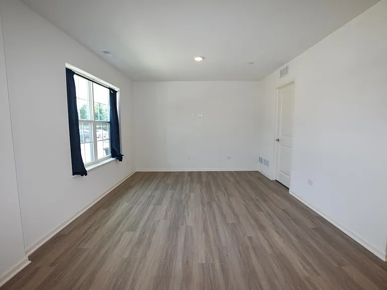 2945 Showplace Dr — Photo 11