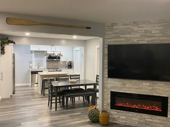 410 N Shore Dr #1/2, Clear Lake, IA 50428