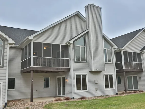 2212 Bos Landen Dr #2, Pella, IA 50219