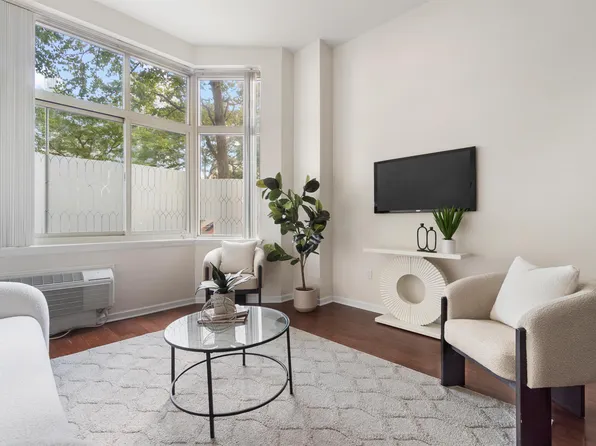 20 2nd Street image 27 of 35