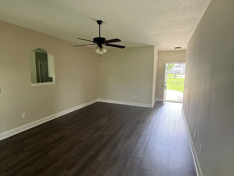 108 Ellington Ct — Photo 13
