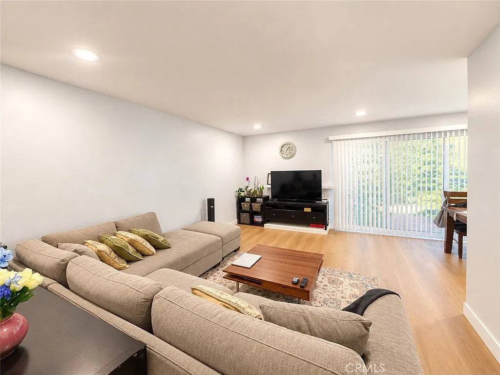 3 bed, 2.5 bath, 1856 sqft, $3,950 — Photo 1