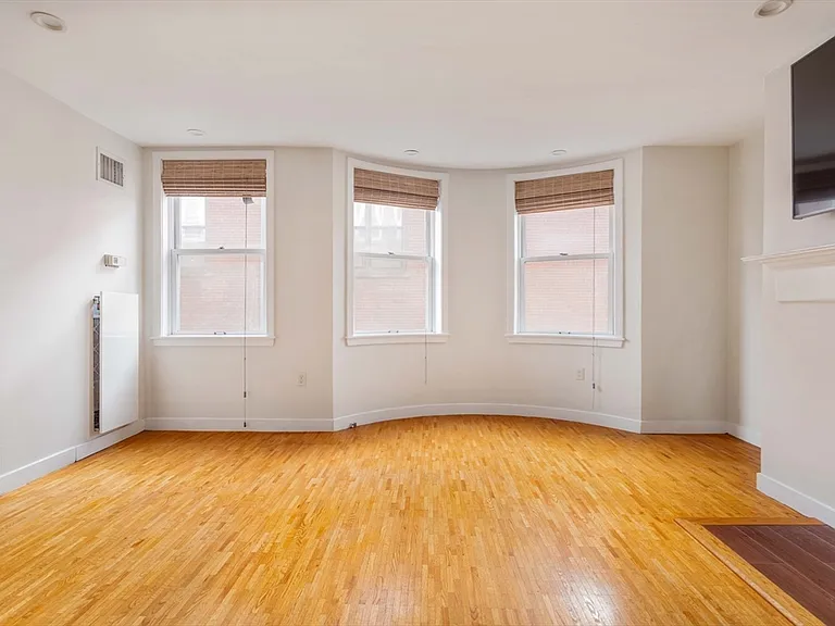 47 Harvard St #B205 — Photo 8