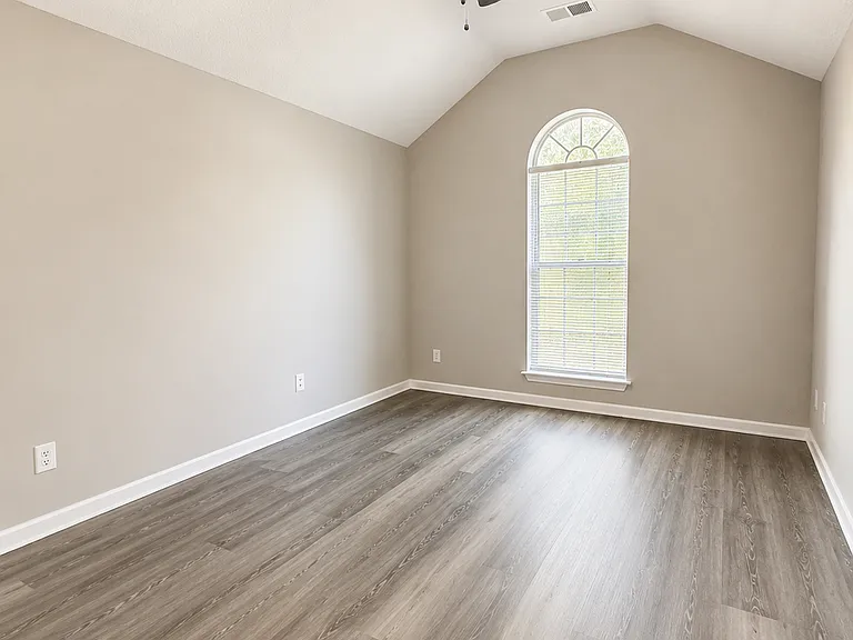 9277 Grove Manor Dr — Photo 3