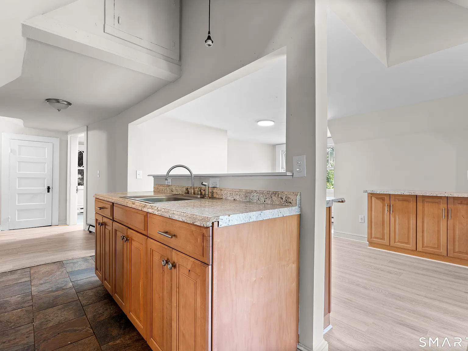 908 Main St — Photo 2