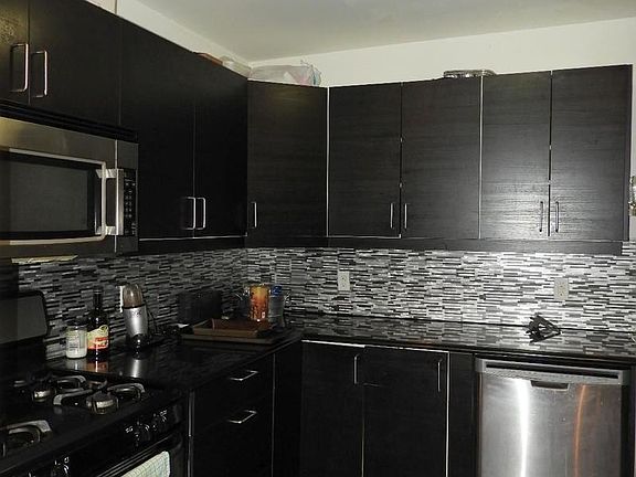 3rd image of 218 Eagle St APT 1