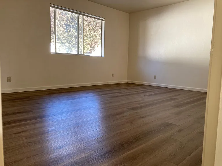 16486 Main St #C — Photo 11