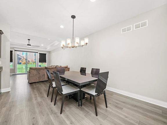 4th image of 17048 Clover Dr