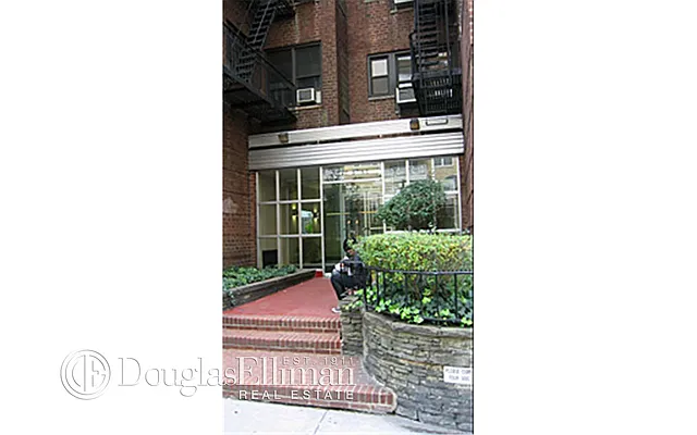 Rented by Douglas Elliman | media 14