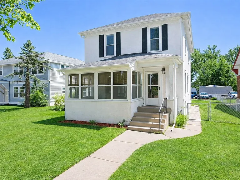 346 Cleveland Ave N — Photo 1