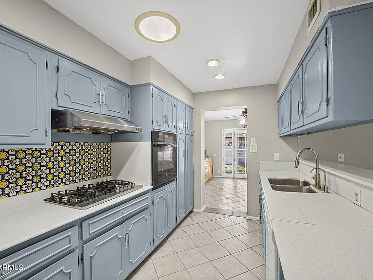 1137 E Bishop Dr — Photo 3