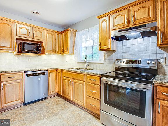 5th image of 224 Oakridge Dr