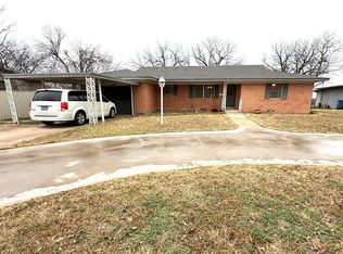 608 McCarver Dr, Ballinger, TX 76821