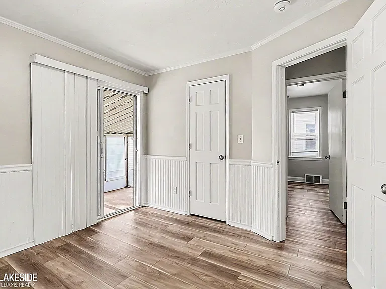 3 bed, 1100 sqft, $2,400 — Photo 3