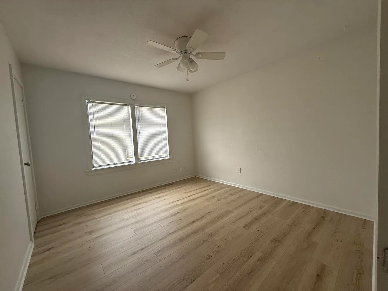 3 bed, 972 sqft, $1,125 — Photo 4