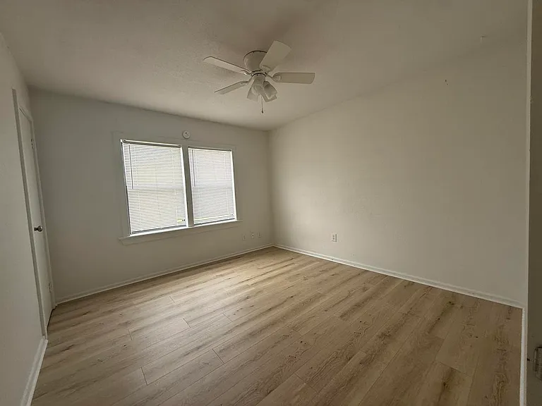 620 W Avenue B — Photo 4