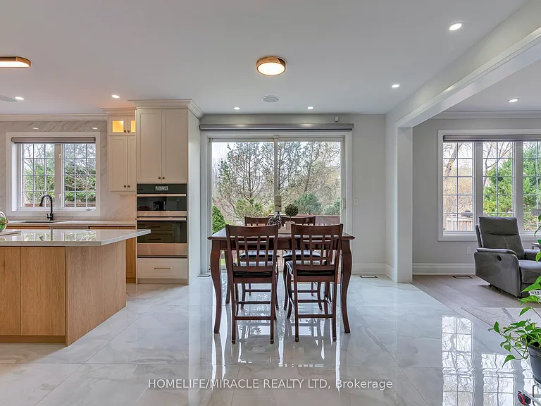 2299 Glazebrook Cir — Photo 28