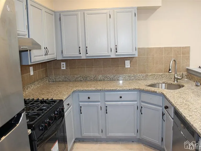 240 Hidden Woods Ct — Photo 7