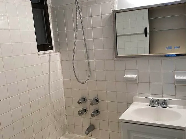 215 E 89th St #2D — Photo 8