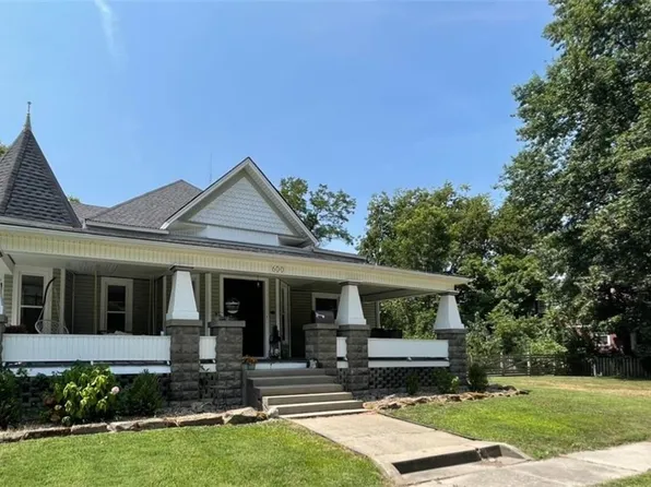 600 Patrick Pl, Sweet Springs, MO 65351