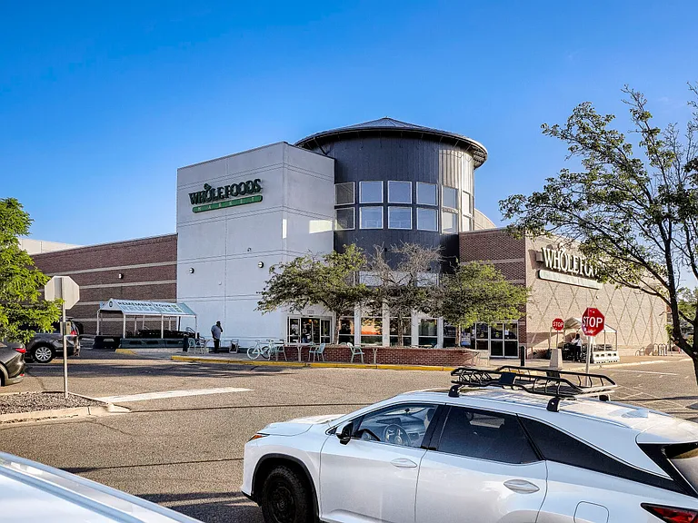 Nearby Shopping & Amenities _ Enjoy exceptional convenience with Whole Foods Market, Home Depot, World Market, Cherry Creek Mall, banks, dining, and everyday essentials all just minutes from home.