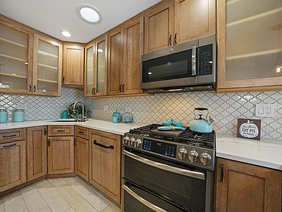 5th image of 3019 N 77th Ct