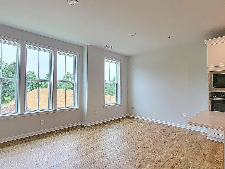 9233 Magellan Pkwy #B — Photo 10