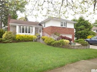65 Bergman Dr, Hewlett, NY 11557