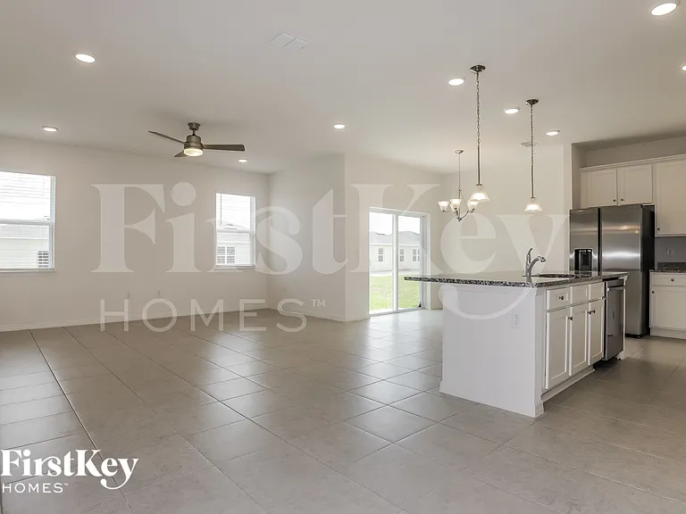 523 Crown Rose Dr — Photo 3
