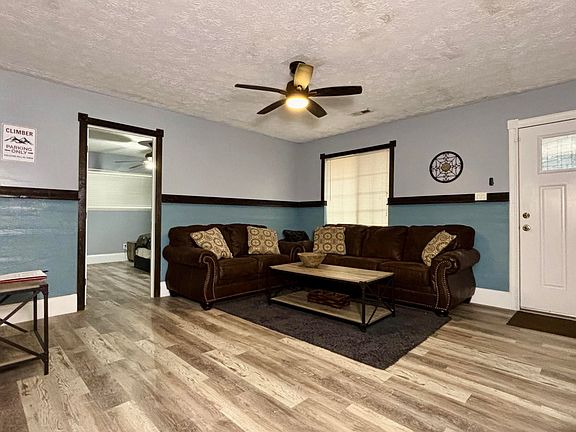 2nd image of 1614 Dogwood St