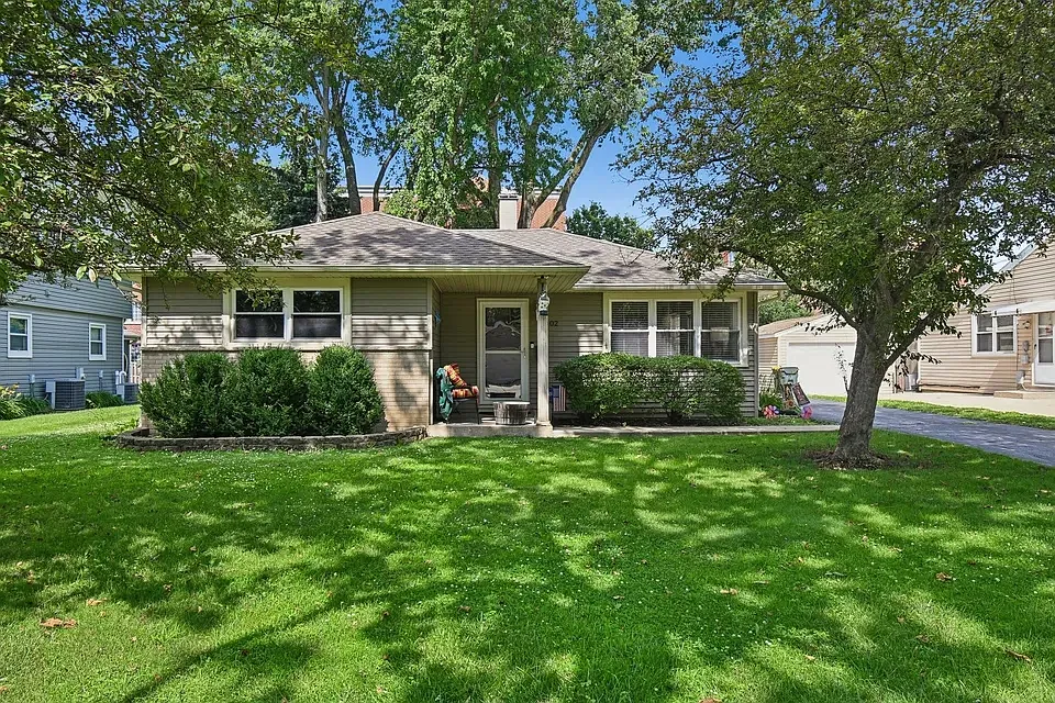 3 bed, 1100 sqft, $2,600 — Photo 2
