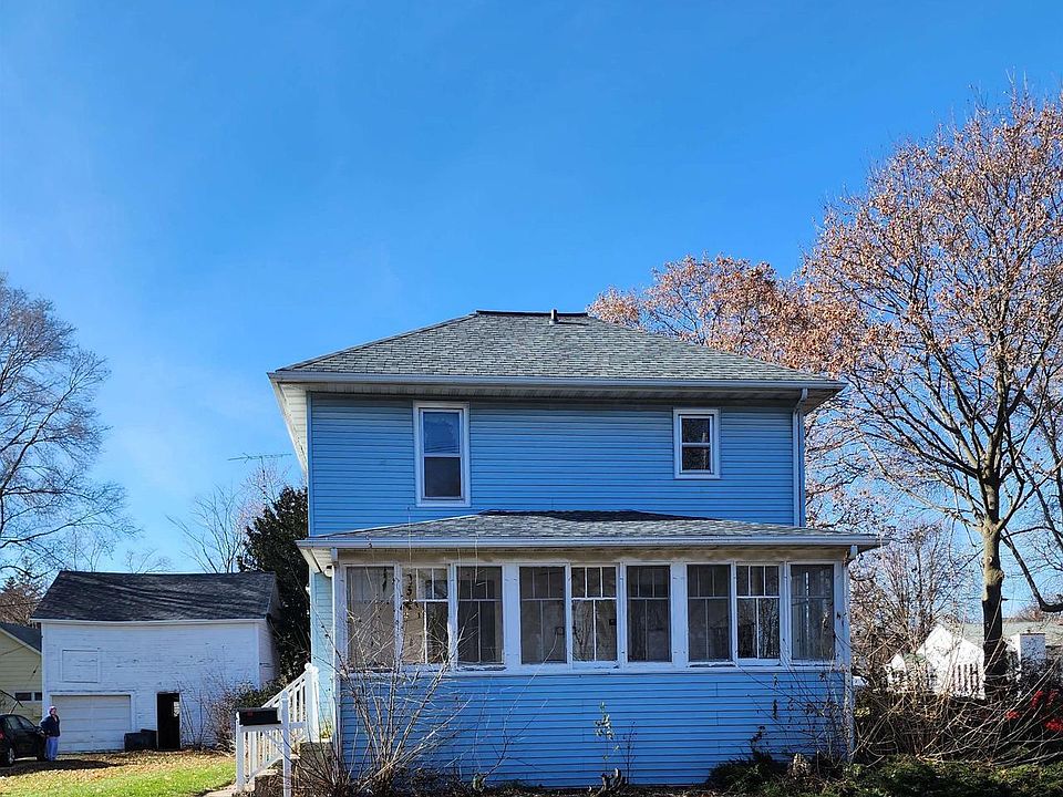 1st image of 124 North Lincoln STREET