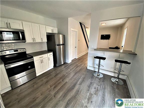 3rd image of 515-517 Thomas St