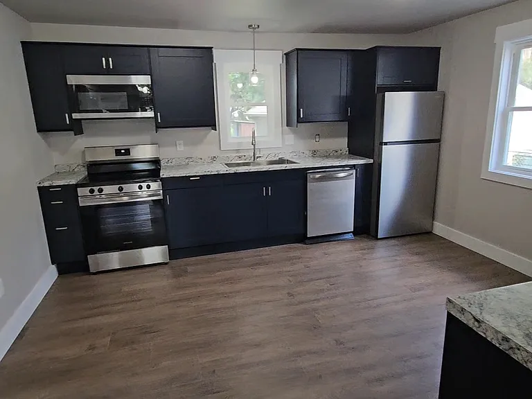222 S Hackett St — Photo 4