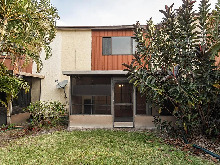 47 Bogart Pl — Photo 26