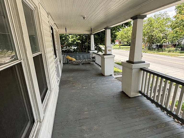 709 E Main St — Photo 19