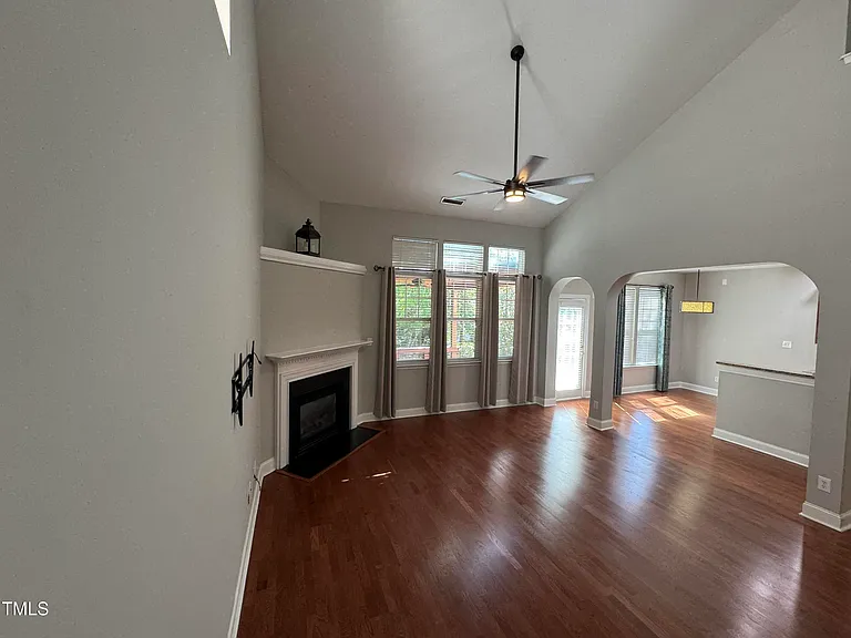 306 Meeting Hall Dr — Photo 2