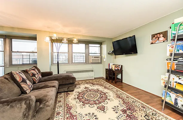 Sold by Re/Max In The City | media 13