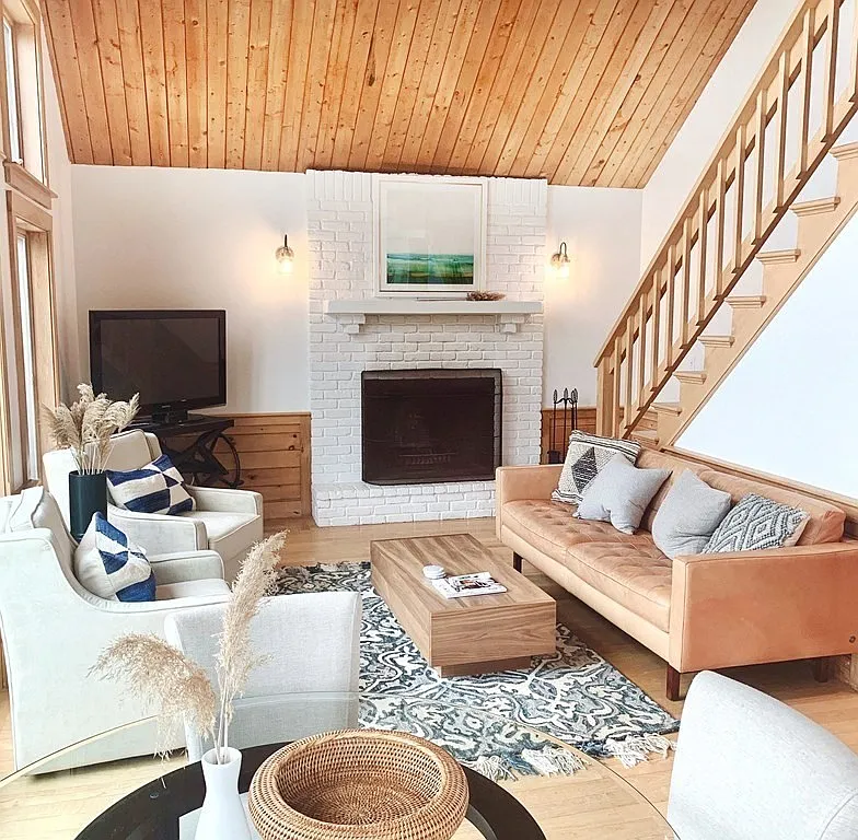 3 bed, 2.0 bath, 1550 sqft, $4,000 — Photo 2