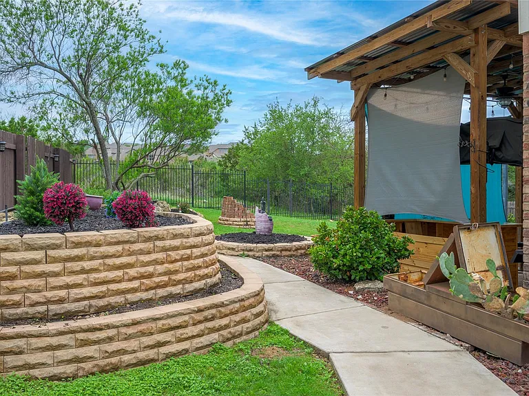 22121 Rose Grass Ln — Photo 25