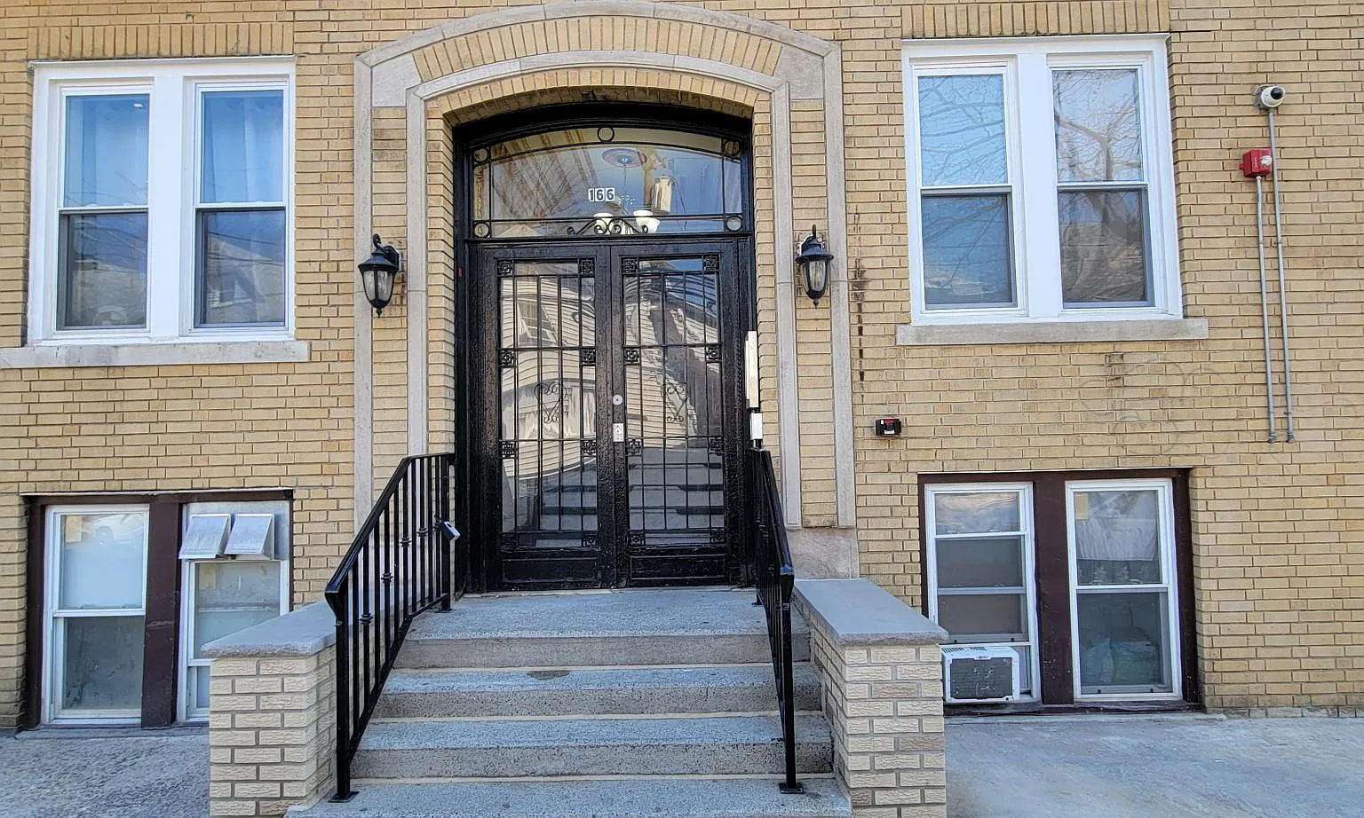 166 Summit — Photo 2