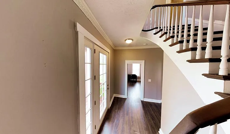 928 E Colvin St — Photo 14