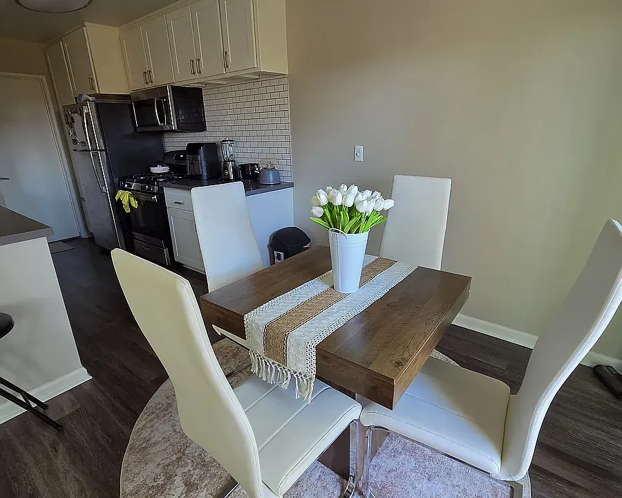 124 N Tustin Ave