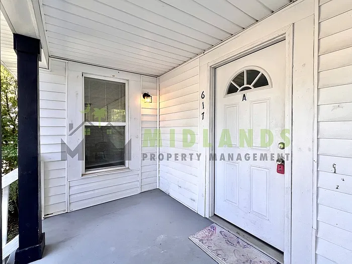 2 bed, 1.0 bath, 975 sqft, $1,295 — Photo 2