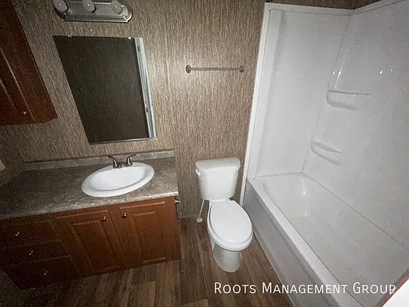 4th image of 1801 S Chester St #48